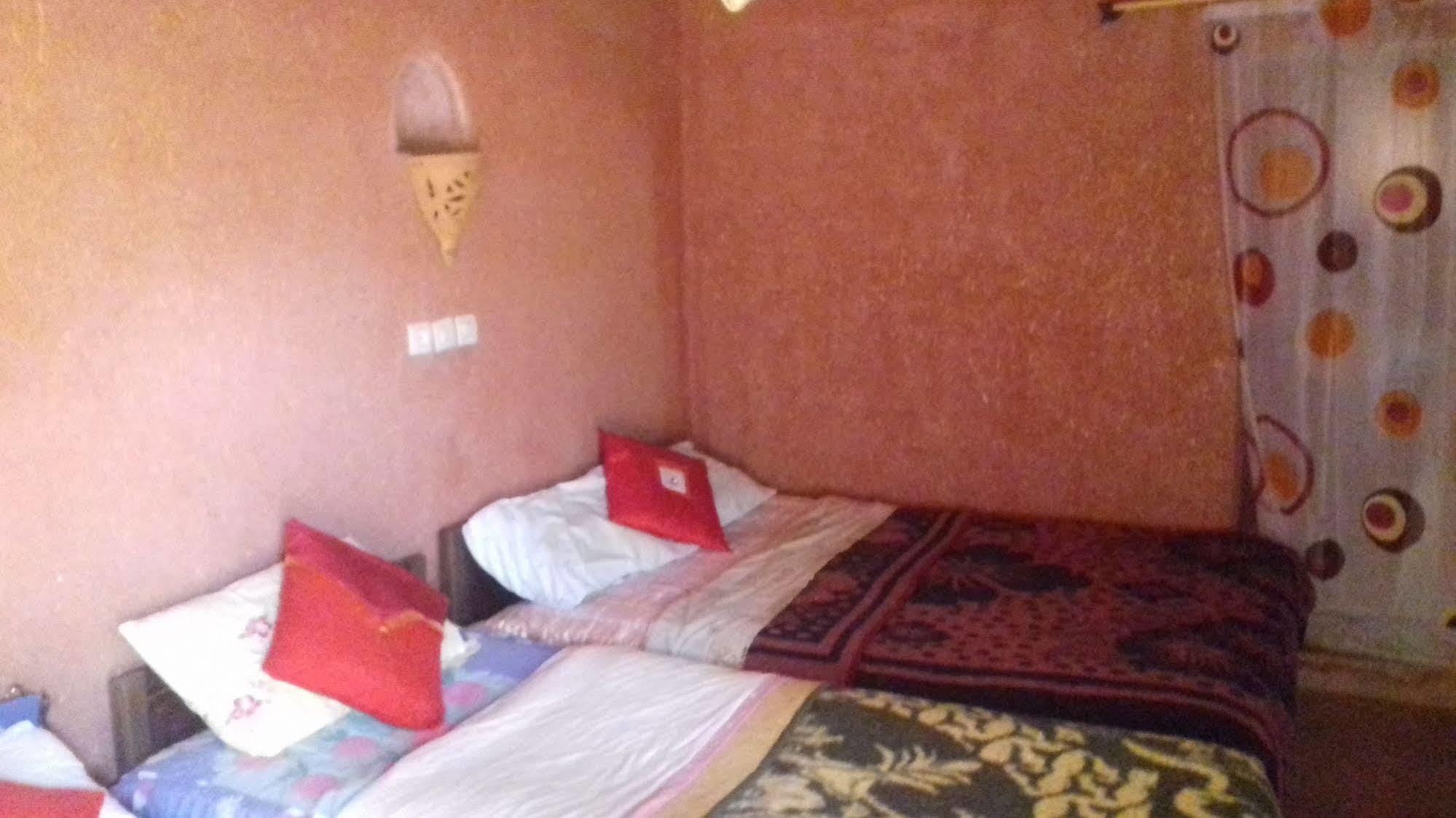 Auberge Restaurant Tissili " Oasis De Fint" Zewnętrze zdjęcie